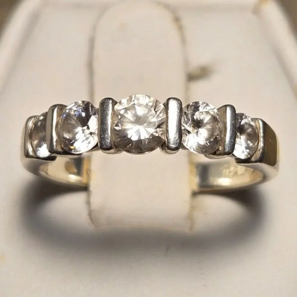 Cubic Zirconia vintage sterling silver ring sz 7.5